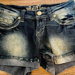 Wallflower junior size 1 stretchy jean shorts